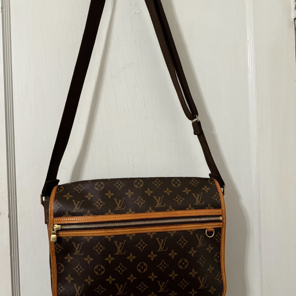 Louis Vuitton Monogram Messenger Bag Like New